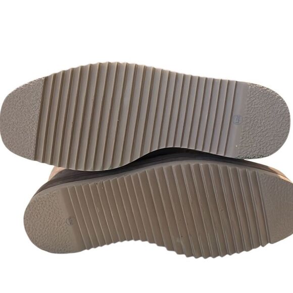 Vince Camuto Omassa Taupe Suede Pull On Boots Size 8.5 - Picture 7 of 11